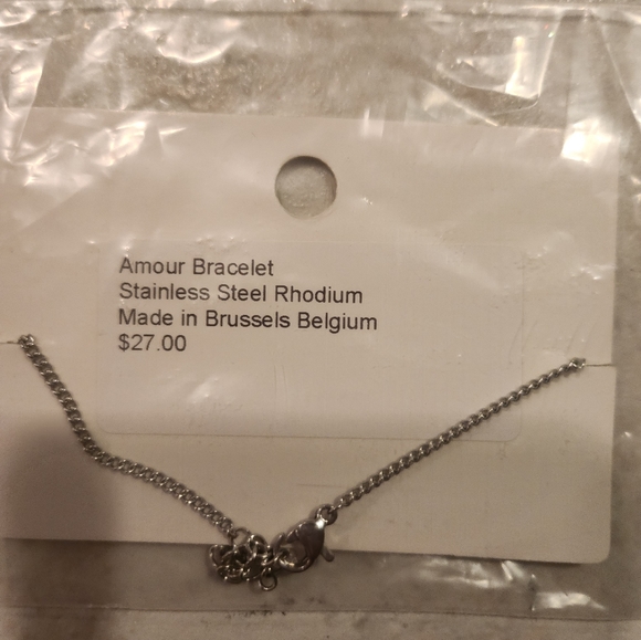 Woman's costume jewelry bracelet - Picture 2 of 2